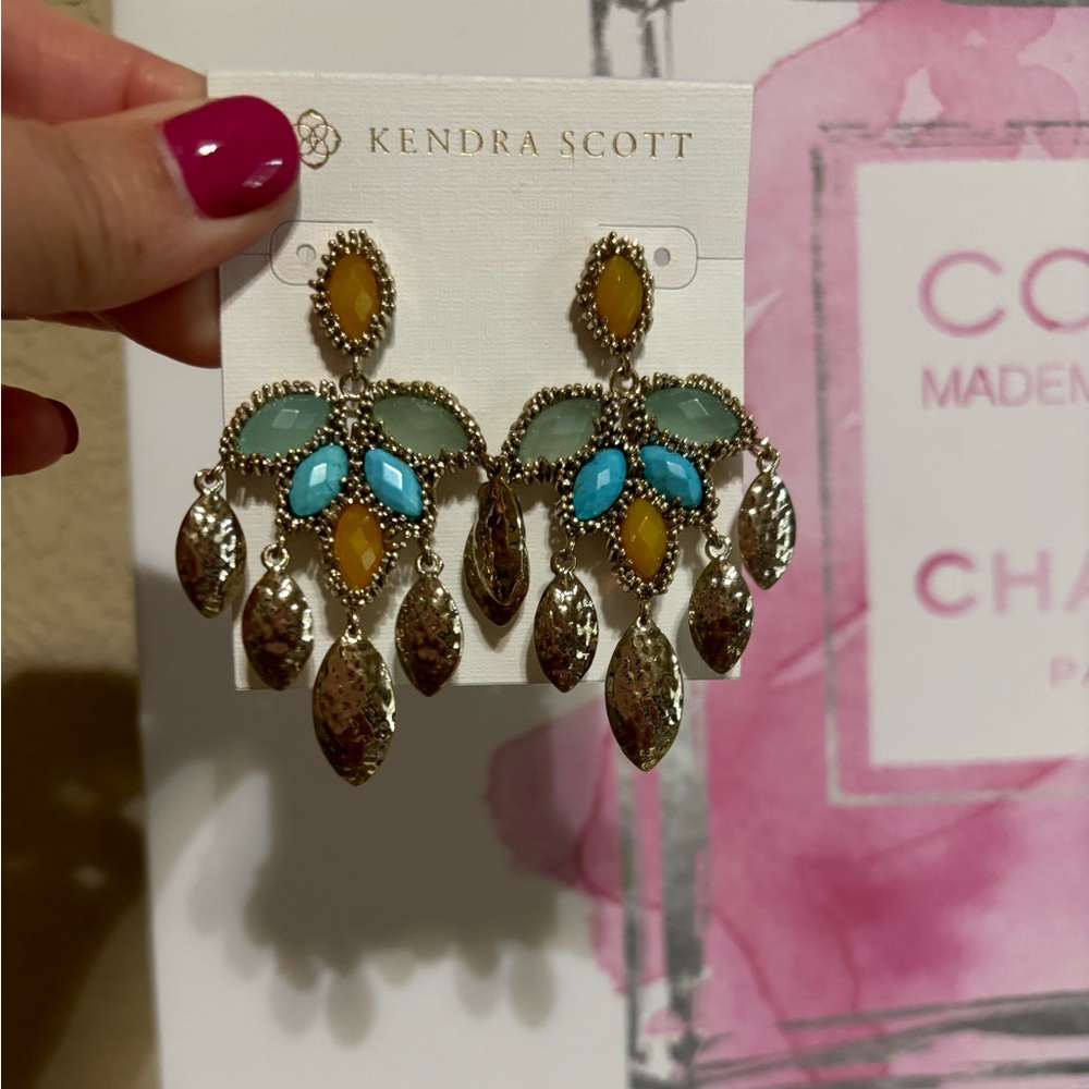 Kendra Scott | Vintage Nora earrings in Gold